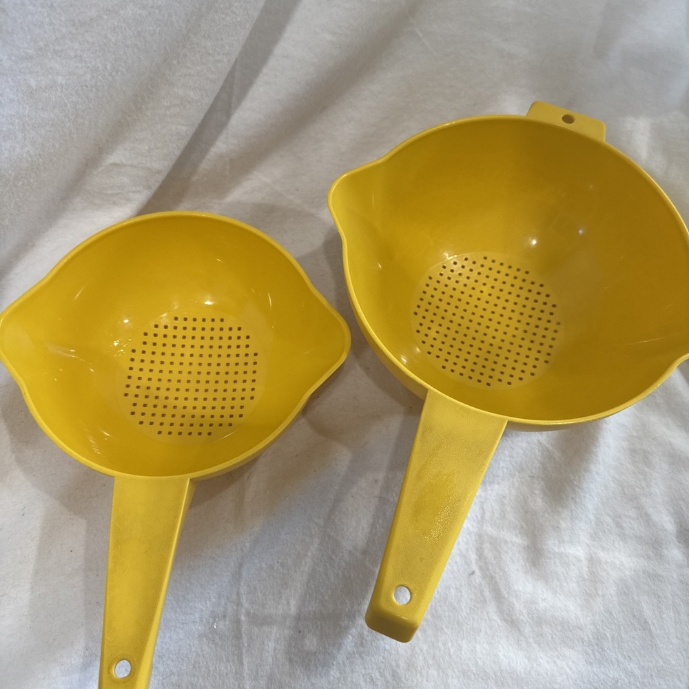 Tupperware #1523 & #1200 - 1 & 2 Quart Colander Strainer Set Yellow